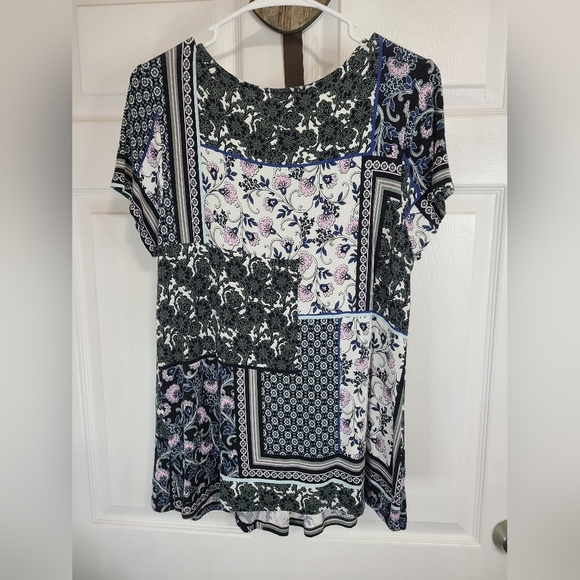 Croft and Barrow Woman's Short Sleeve Blouse, Size: Medium Color: Black - Picture 9 of 14